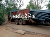 पाईप लदी ट्रक गाँव में घुसी घर से जा टकराई 