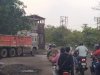 जर्जर सड़क की सुध लेने वाला कोई नहीं