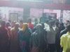दो गुटों के झगड़े में टूटी तीसरे की गाड़ी 
