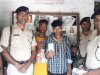 ट्रेन में यात्रियों का मोबाइल चोरी करने वाले दो युवक गिरफ्तार 