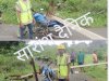 चलती मोटरसाइकिल पर गिरा बिजली का खंभा बाल बाल बचा चालक