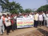 चावल मिल मालिकों के खिलाफ किसानों का विरोध प्रदर्शन 