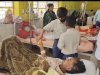 छात्रों ने पोषण पखवाड़े के अंतर्गत मरीजों को फल वितरित किए