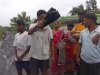 सड़क ना बनने पर मतदान का बहिष्कार करने की चेतावनी 