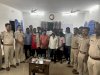 मुर्गा लडाई जुआ खेलने वालों को पुलिस ने किया गिरफ्तार भारी मात्रा में वाहन जब्त