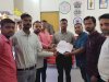 दो अधिकारीयों ने जीवित व्यक्ति को मृत बताया कार्यवाही की मांग