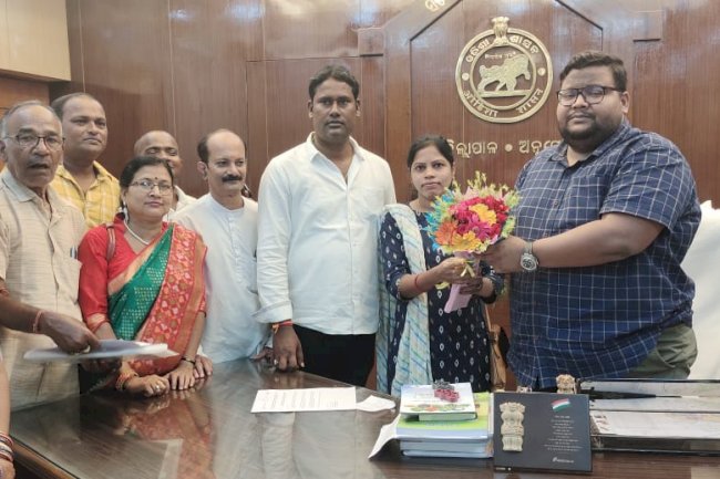 नगरनिगम की समस्याओं को लेकर नगरपाल ने कलेक्टर से की मुलाकात 