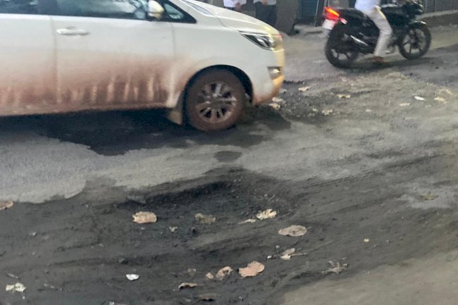 जर्जर हो चुके सड़क के नविनीकरण की होने लगी मांग 