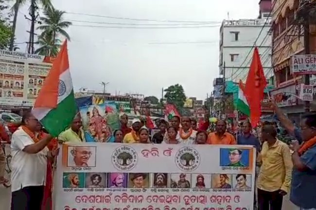 विश्व हिंदू परिषद ने दी अमर शहीदो को श्रद्धांजलि 