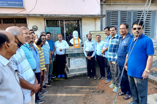  गोपबंधु पुस्तकालय में गोपबंधु जयंती मनाई गई