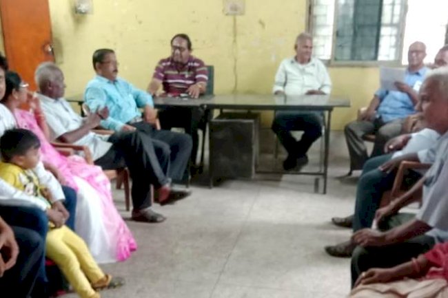 मेडिकल कालेज के संचालन को लेकर धरना प्रदर्शन 