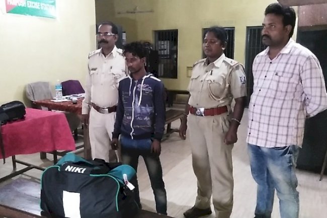 तकरीबन सात किलो गांजा के साथ एक व्यक्ति गिरफ्तार 