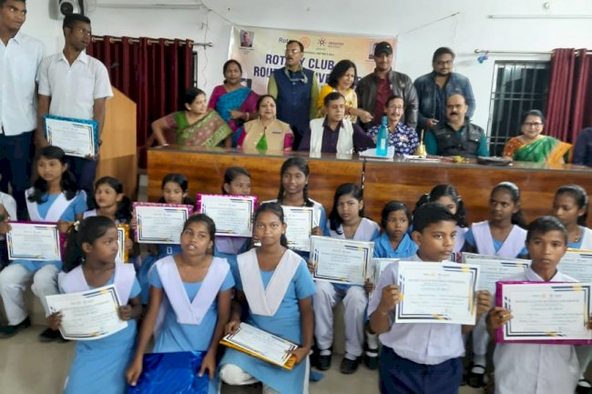 बालदिवस पर महिलाओं ने दिव्यांगो पर लुटाई ममता रोटरी क्लब ने किया पुरस्कृत 