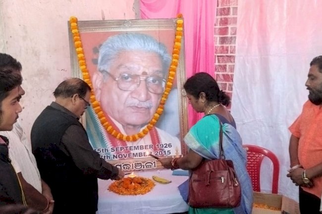 रक्तदान कर अशोक सिंघल को दी गई श्रद्धांजलि 