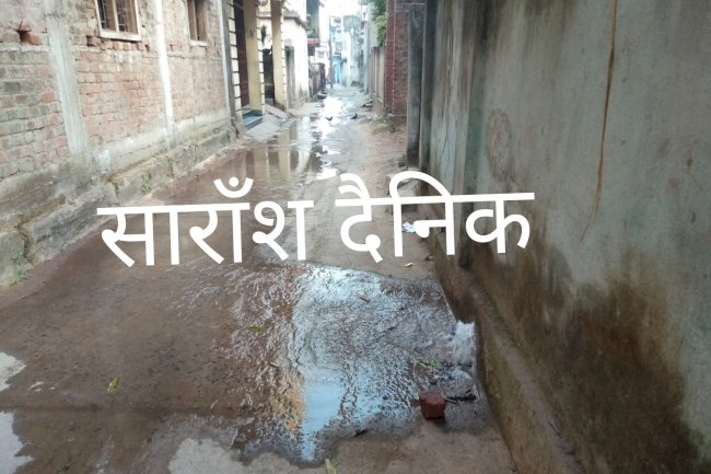 विभागीय लापरवाही से रास्ते में बह रहा है शुद्ध जल
