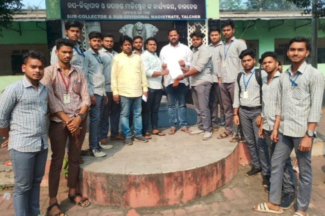 एक ही स्थान तीन सड़क दुर्घटना से आक्रोशित छात्र 