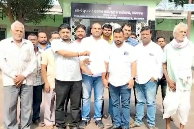 दुकानदारों ने लगाई उपजिलापाल से गुहार 