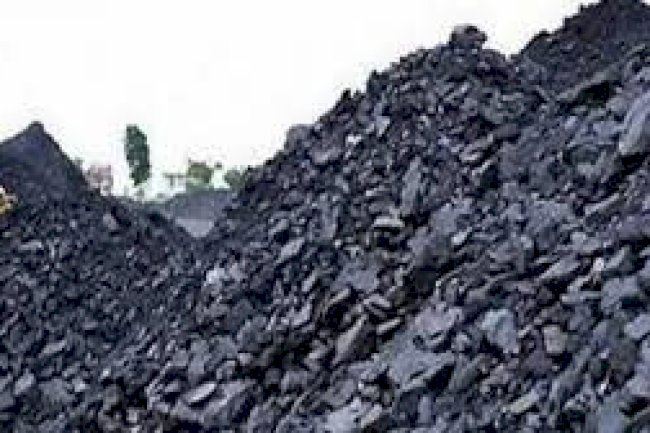 रात के अंधेरे में खान से गायब हो रहे है टनो कोयला 