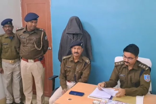 अवैध लाॅटरी टिकट बिक्रेता गिरफ्तार 