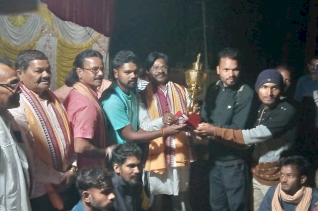 महतो समाज फुटबाल प्रतियोगिता में जमबेरना दूसरी बार प्रथम 