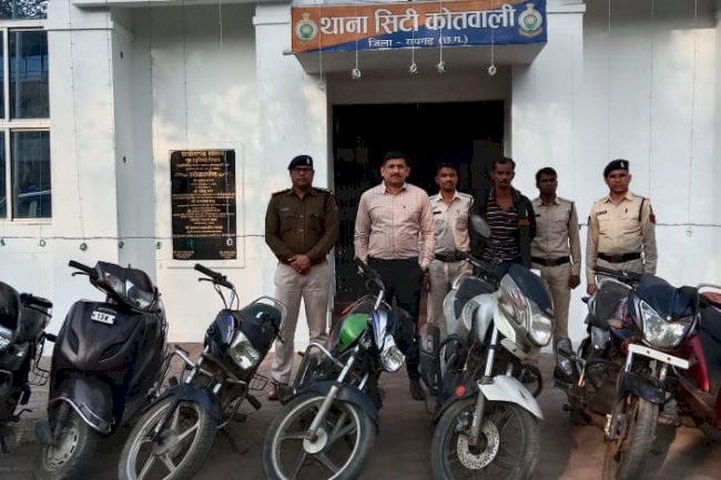 चोरी की सात मोटरसाइकिल समेत आरोपी पुलिस के कब्जे में 