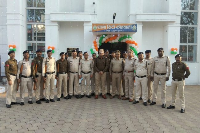जिले के सभी पुलिस थानो और चौकियों में फहरा तिरंगा 