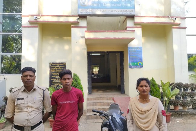 चोरी की मोटरसाइकिल के साथ आरोपी गिरफ्तार 