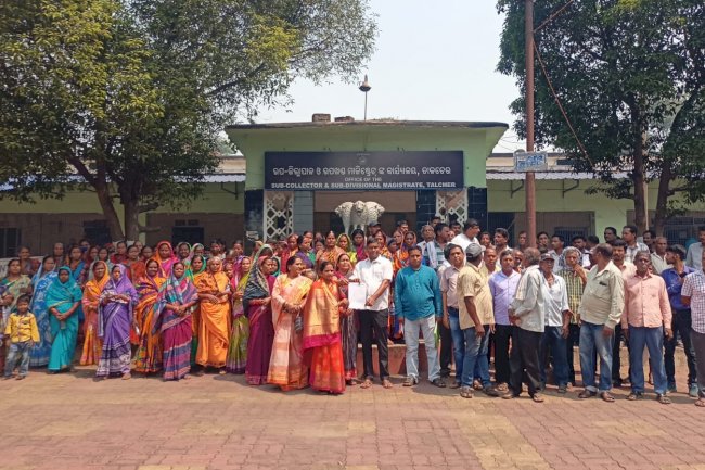 गुरूजांग ग्रामवासी तीन सूत्रीय मांगो को लेकर जिलापाल से की मुलाकात। 