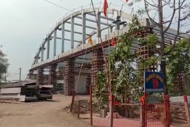 रेलवे ओवरब्रिज के लिए भूमि अधिग्रहण में अनियमितता का आरोप 
