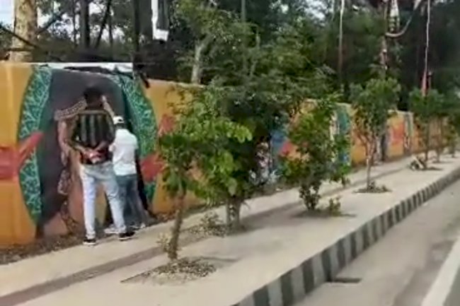 दीवार से देवी देवताओ के चित्र ना हटाने पर मुकदमे की तैयारी 