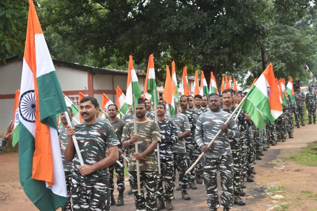 सीआरपीएफ ने चलाया हर घर तिरंगा अभियान