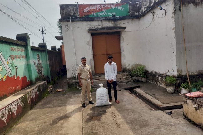 20 किलो 200 ग्राम गाँजा के साथ पकड़ा गया युवक 