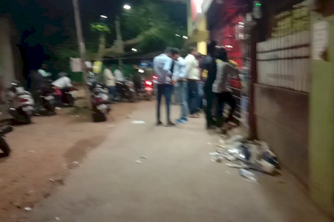 नवरात्रि की शाम जमकर बिकी शराब 