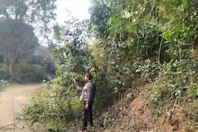 शमसान घाट में चला सफाई अभियान 