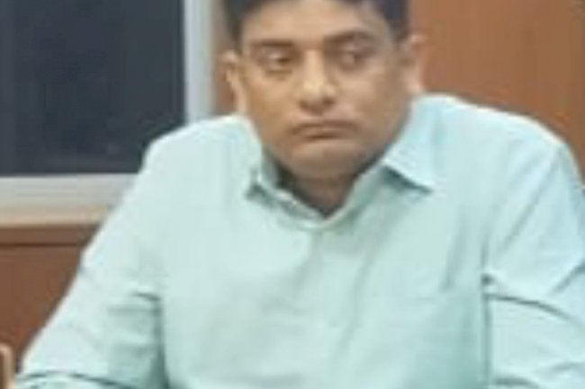 सतर्कता विभाग के हत्थे चढा़ परिवहन निरीक्षक