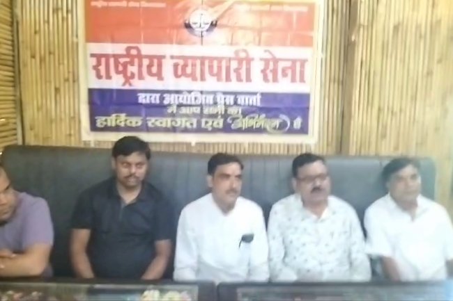 पुलिस के साथ साठगांठ कर संपत्ति हथियाने का आरोप