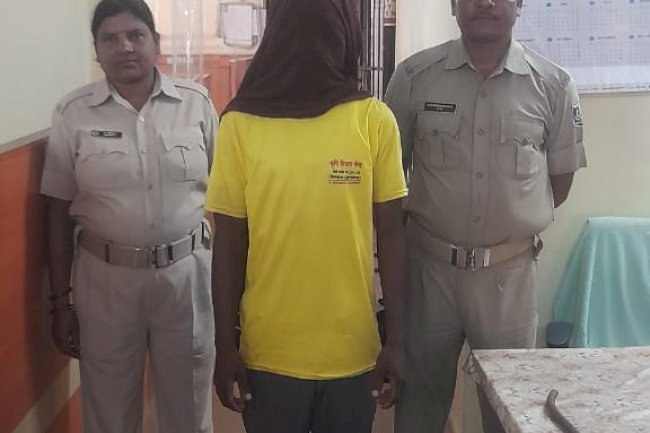 लोहे की छड़ से मारकर हत्या 