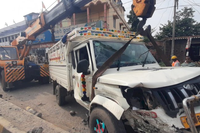 टायर फटने से वाहन दुर्घटना ग्रस्त हुई 
