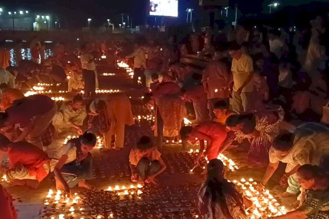 सरयू तटपर दीपोत्सव का भव्य कार्यक्रम 