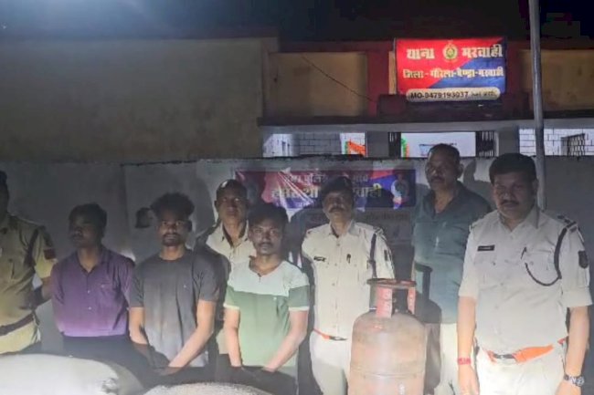 तीन आंगनबाडी़ केंद्र पर हुई चोरी में आरोपी समेत चोरी का सामान बरामद 
