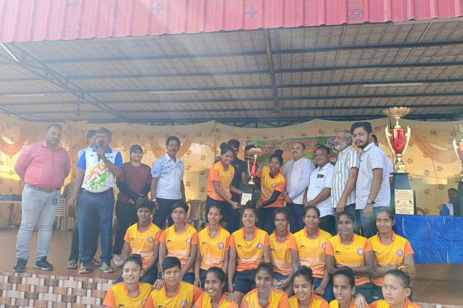 महिला हॉकी प्रतियोगिता में संबलपुर विश्वविद्यालय दूसरे स्थान पर 