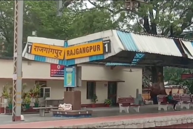 राजगांगपुर स्टेशन पर तीन महत्वपूर्ण ट्रेनों के ठहराव को हरि झंडी
