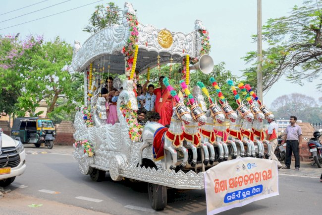 स्कूलों में प्रवेश एवं खोडी़ छुआँ उत्सव मनाया जा रहा है