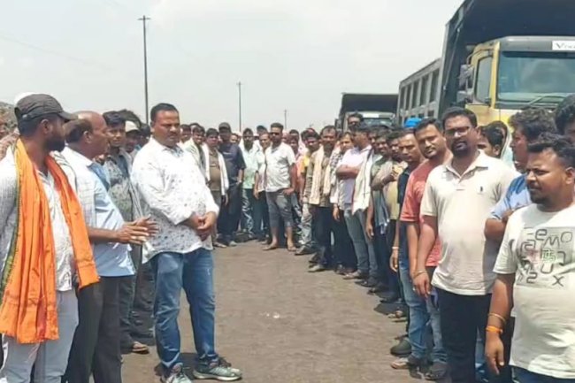 मजदूरों का मेहनताना दिए बगैर भाग रही थी कंपनी मजदूरों ने रोका 