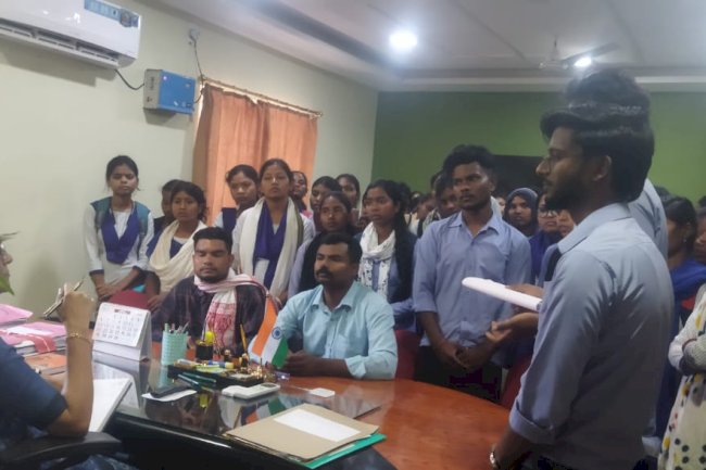 मनोहरपुर डिग्री कालेज के छात्रों का संघर्ष सफल हुआ 