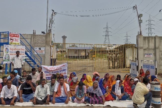 एनटीपीसी और टीटीपीएस प्लांट के सामने श्रमिकों का विरोध प्रदर्शन 