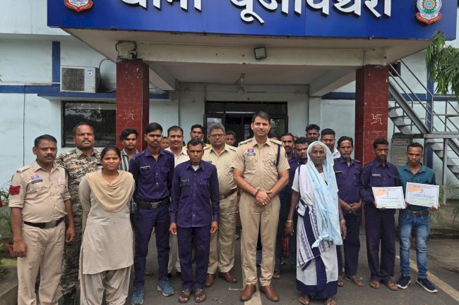 सड़क दुर्घटना में घायलों की मदद करने वालों को पुलिस ने किया सम्मानित 