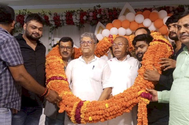  महिला सदस्यों को एलसीडी पुरुष सदस्यों को मोबाइल भेंट