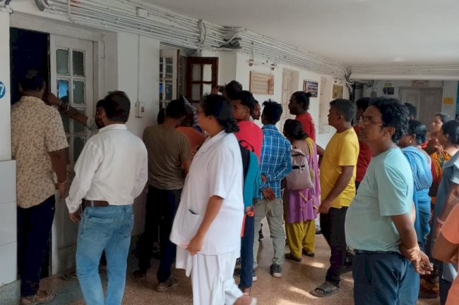 अस्पताल के बाहर आपत्तिजनक हालत में मिला मरीज का शव