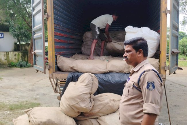 डिटर्जेंट के नाम पर‌ गुटका और तम्बाकू परिवहन करने का खुलासा